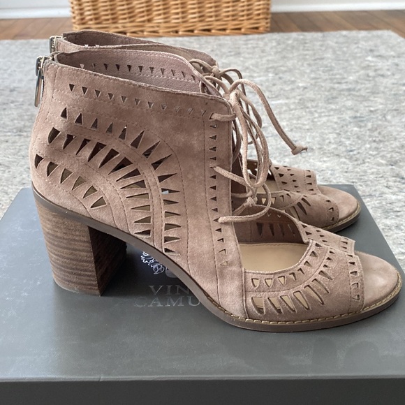 Vince Camuto “Tarita” Sandals, Suede, Size 9M in “Smoke Cloud” - Picture 4 of 8